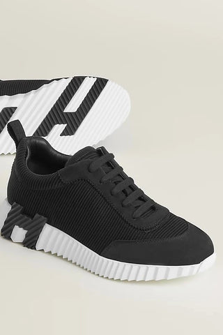Sneakers Bouncing