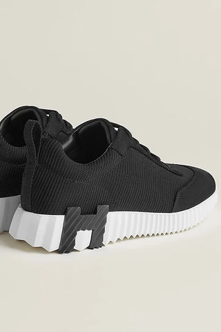 Sneakers Bouncing