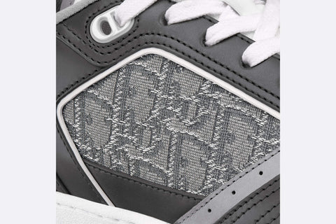 B27 Low-Top Sneaker